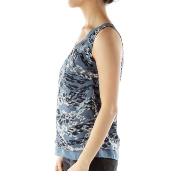 Banana Republic Blue V-Neck Sleeveless Blouse - Picture 2 of 3